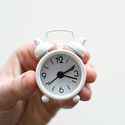 시간체크하는 시계 이미지